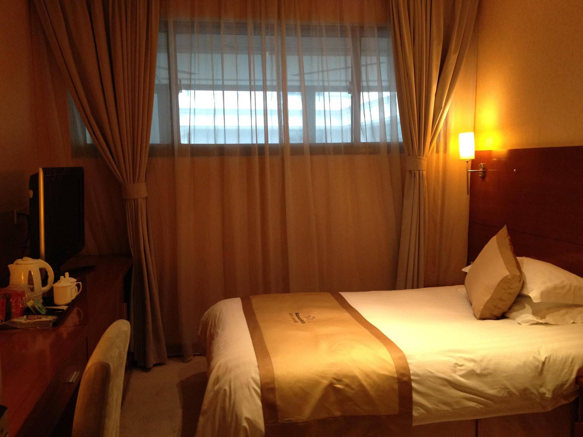 Radiance Hotel Shanghai Buitenkant foto