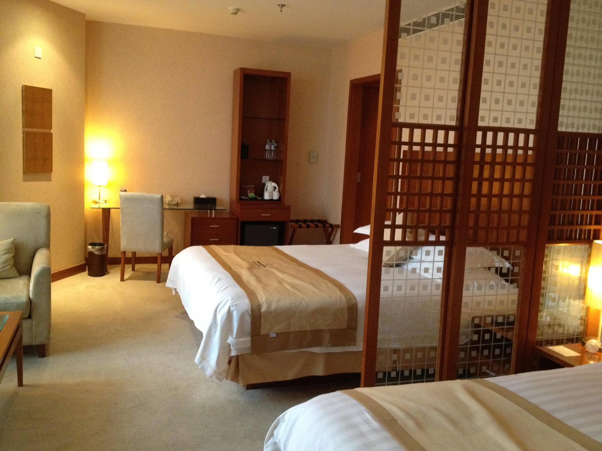 Radiance Hotel Shanghai Buitenkant foto