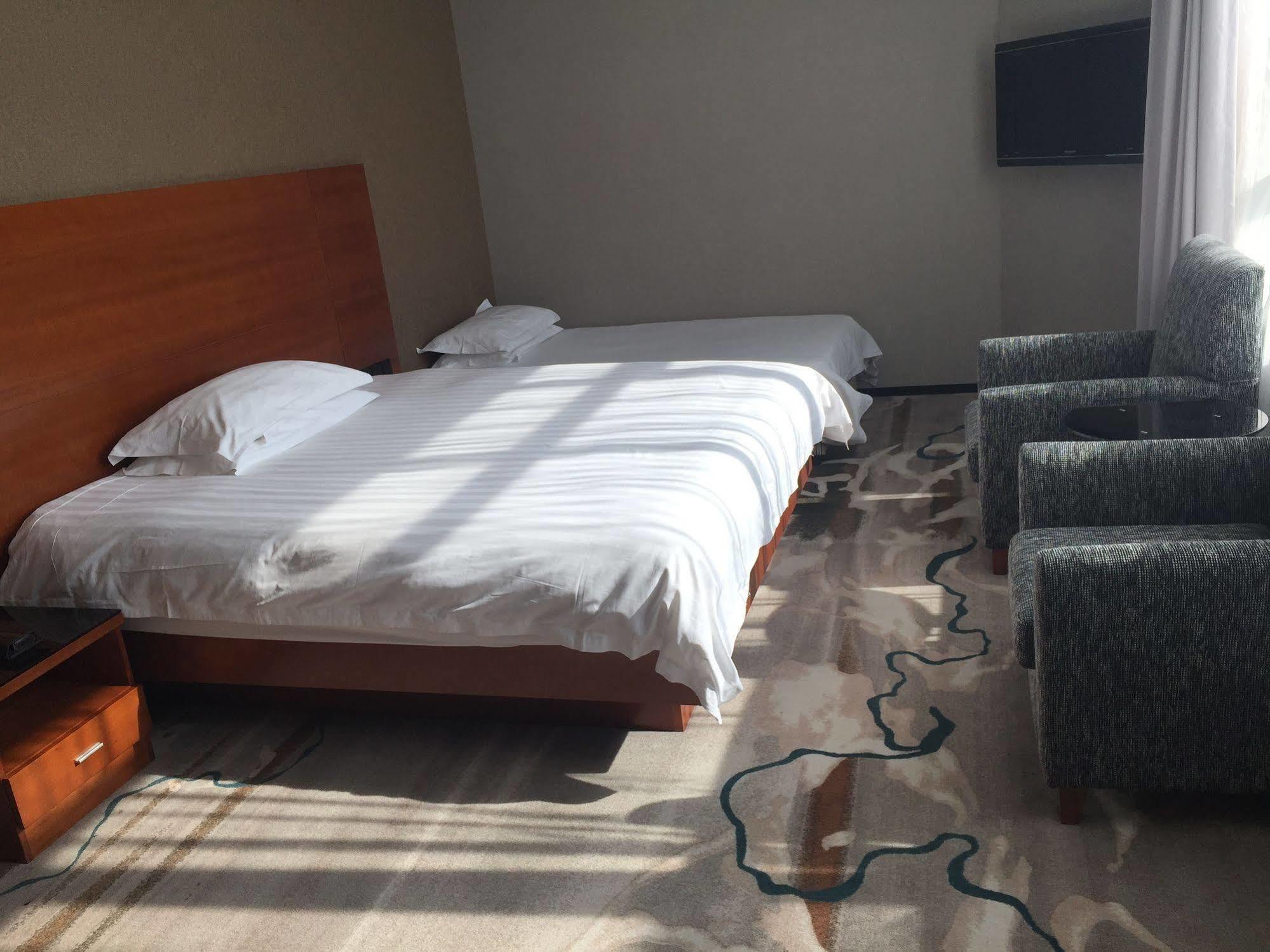 Radiance Hotel Shanghai Buitenkant foto