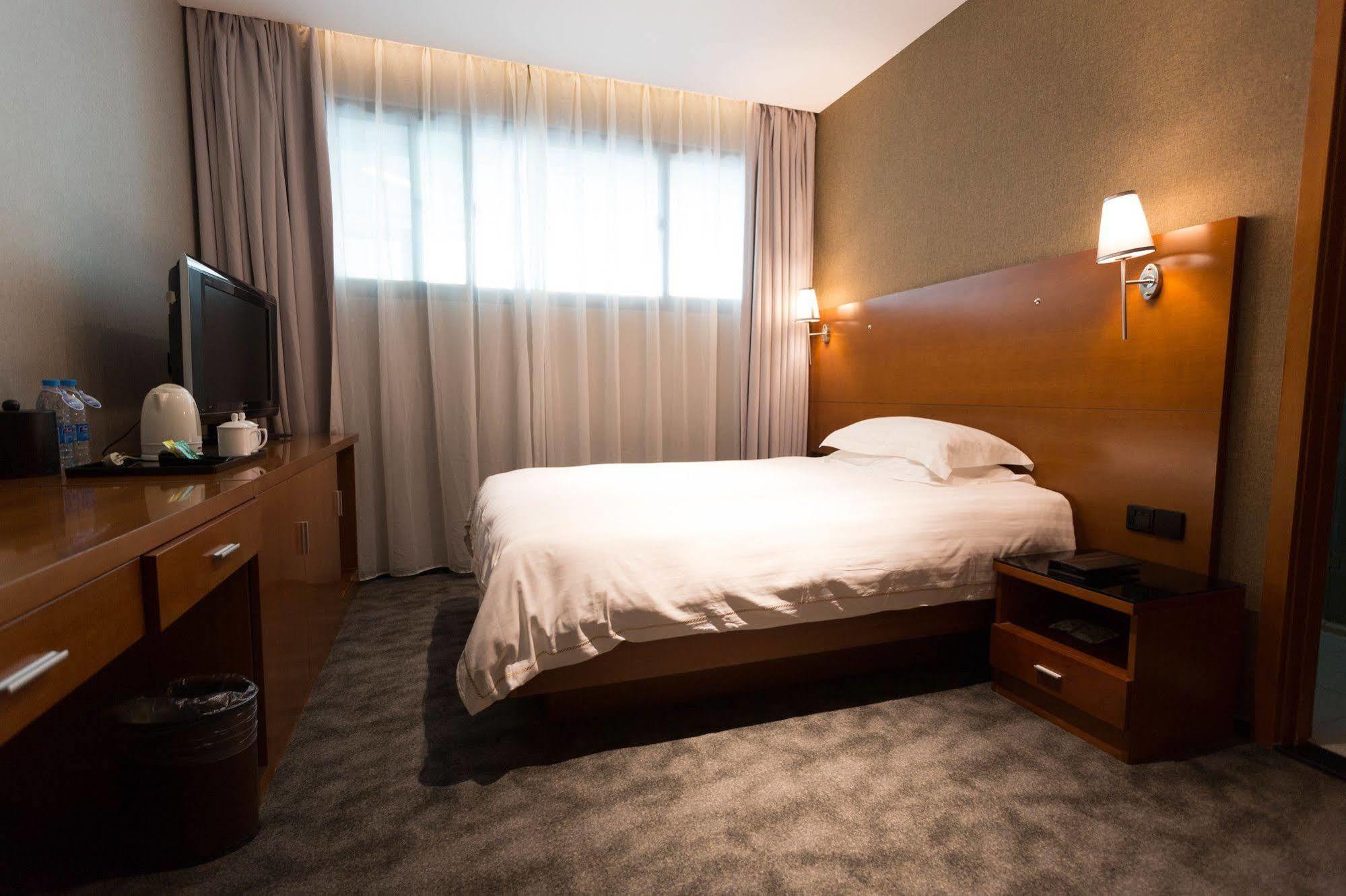 Radiance Hotel Shanghai Buitenkant foto