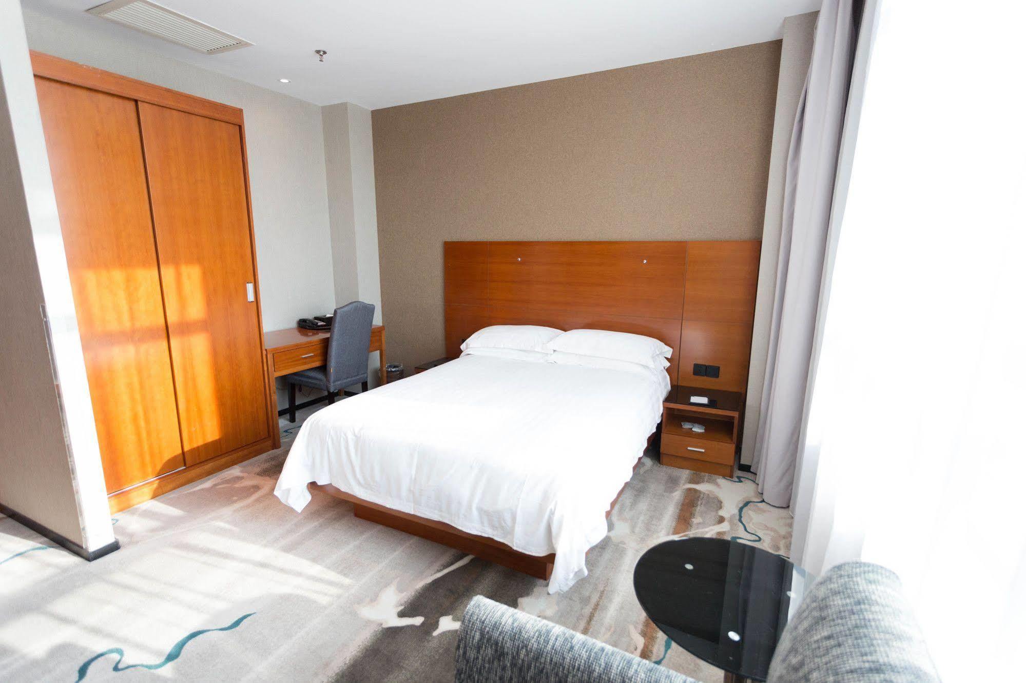 Radiance Hotel Shanghai Buitenkant foto
