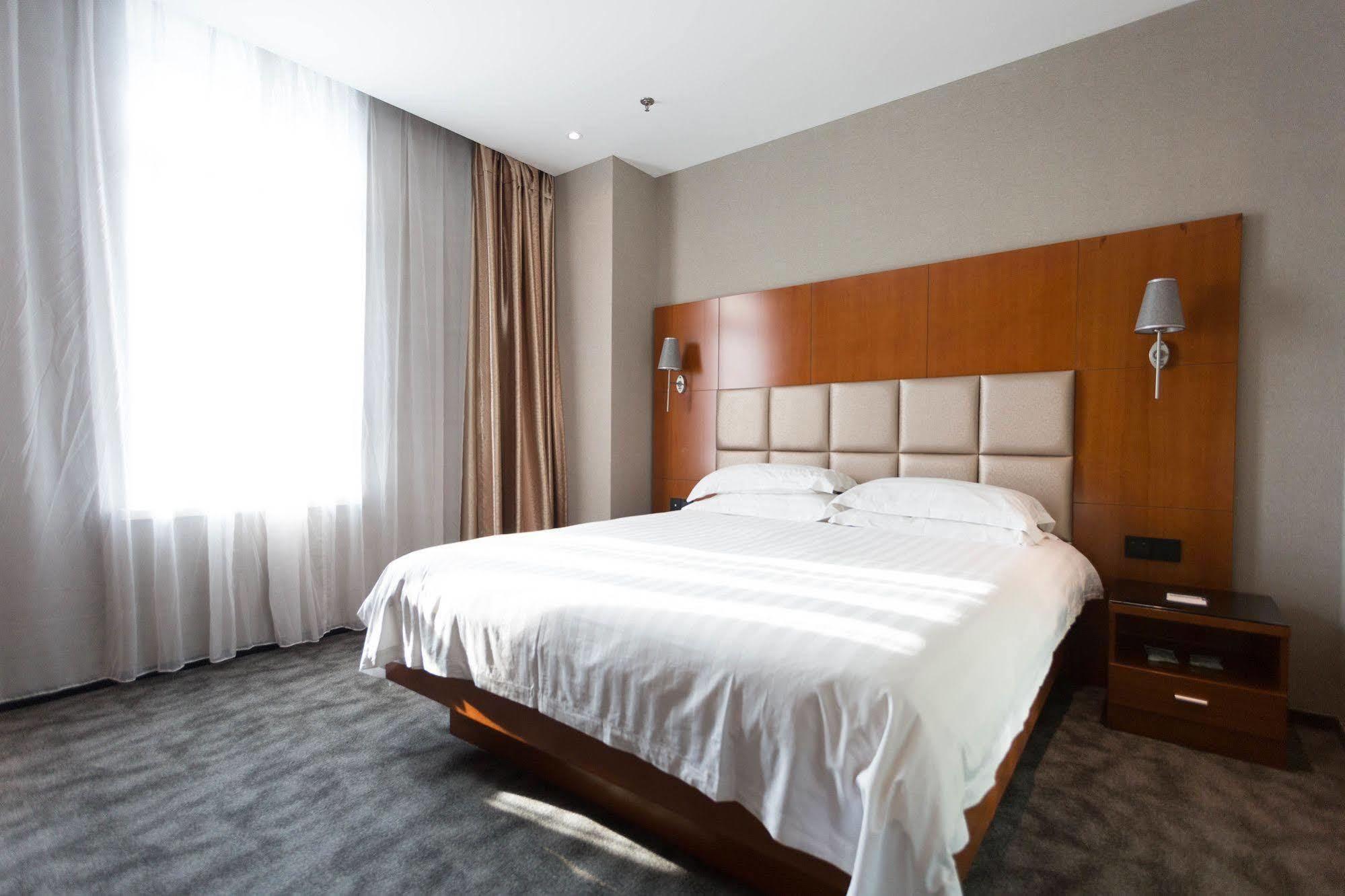 Radiance Hotel Shanghai Buitenkant foto