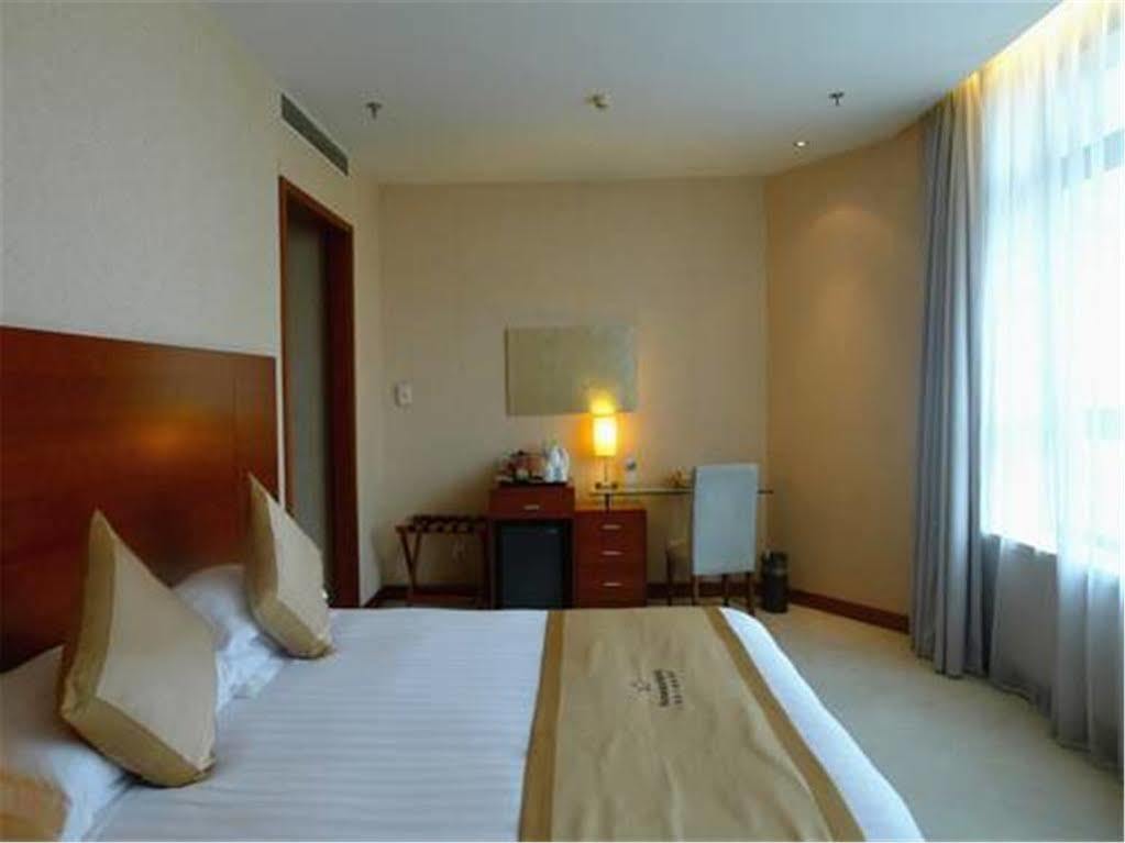 Radiance Hotel Shanghai Buitenkant foto