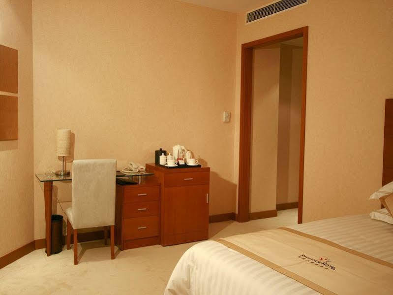 Radiance Hotel Shanghai Buitenkant foto
